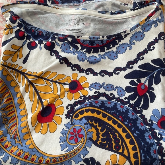 Talbots Plus Tee with Floral Design 2X. - Picture 4 of 5